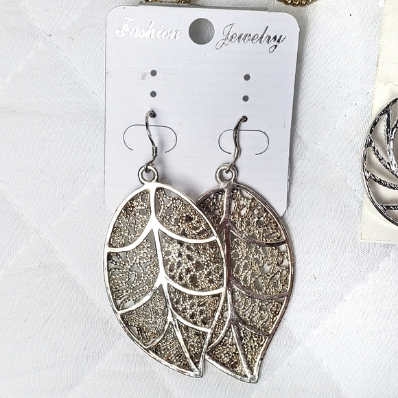 New In Packaging Metallic Hoops and Leaves Earring Bundle of 6 for Pierced Ears - Picture 7 of 7